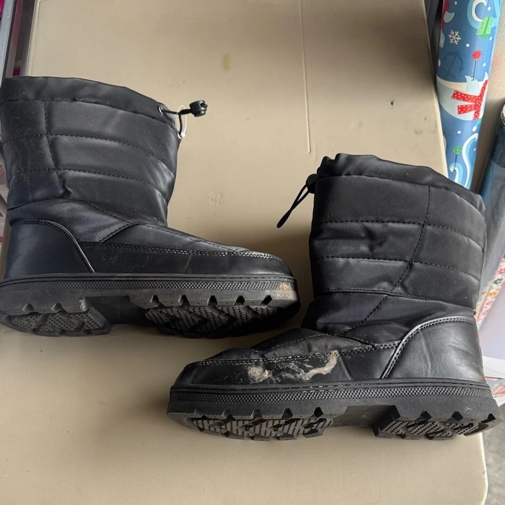 Black Winter Boots with Drawstring size 9